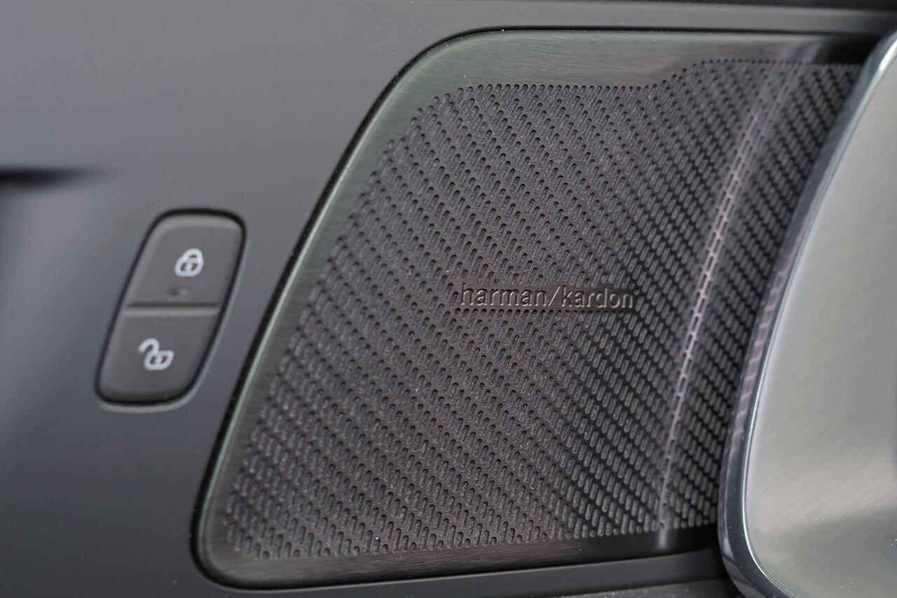 Volvo XC60 Recharge T6 AWD Inscription Expression - Panorama/schuifdak - IntelliSafe Assist - Harman/Kardon audio - Parkeercamera achter - Adaptieve LED koplampen - Verwarmde voorstoelen & stuur - Elektr. inklapbare trekhaak - Parkeercamera voor & achter - Extra get