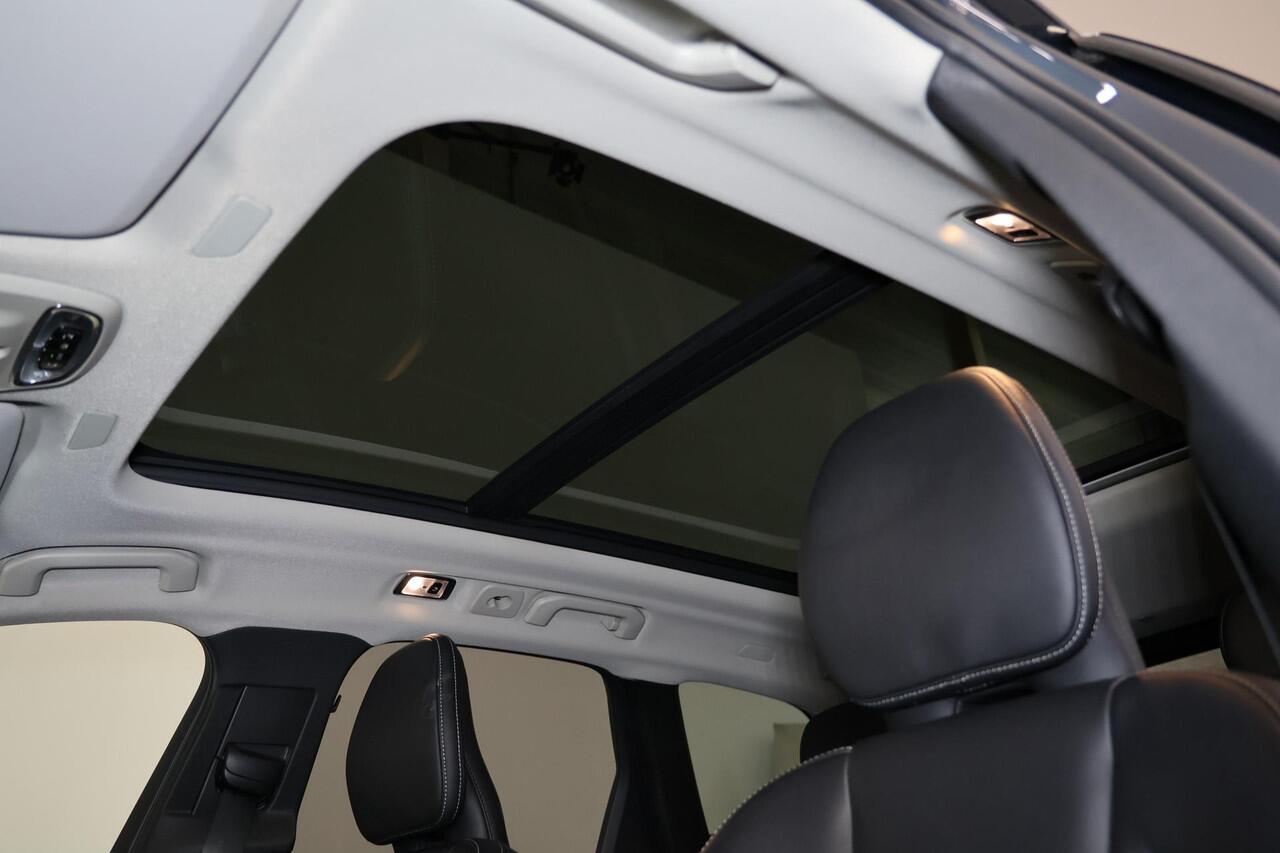 Volvo XC60 Recharge T8 AWD Inscription - Luchtvering - Panorama/schuifdak - IntelliSafe Assist & Surround - 360º Camera - Bowers & Wilkins audio - Adaptieve LED koplampen - Verwarmde voorstoelen, stuur & achterbank - Parkeersensoren voor & achter - Elektr. bedienb. 