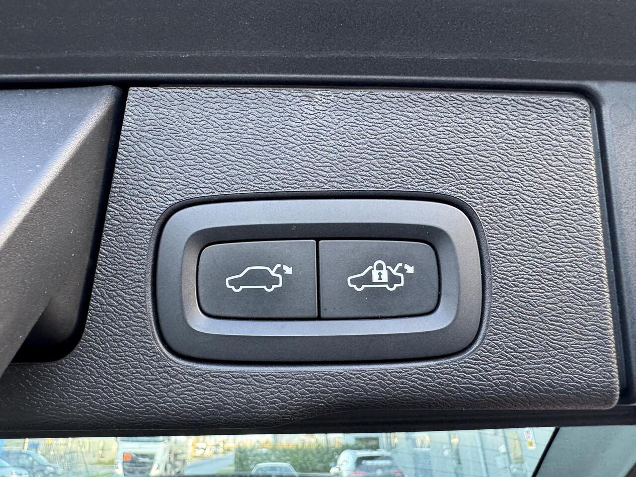 Volvo XC60 2.0 T6 Plug-in hybrid AWD Inscription 360 Camera | Trekhaak | Facelift | Elektrische Stoelen