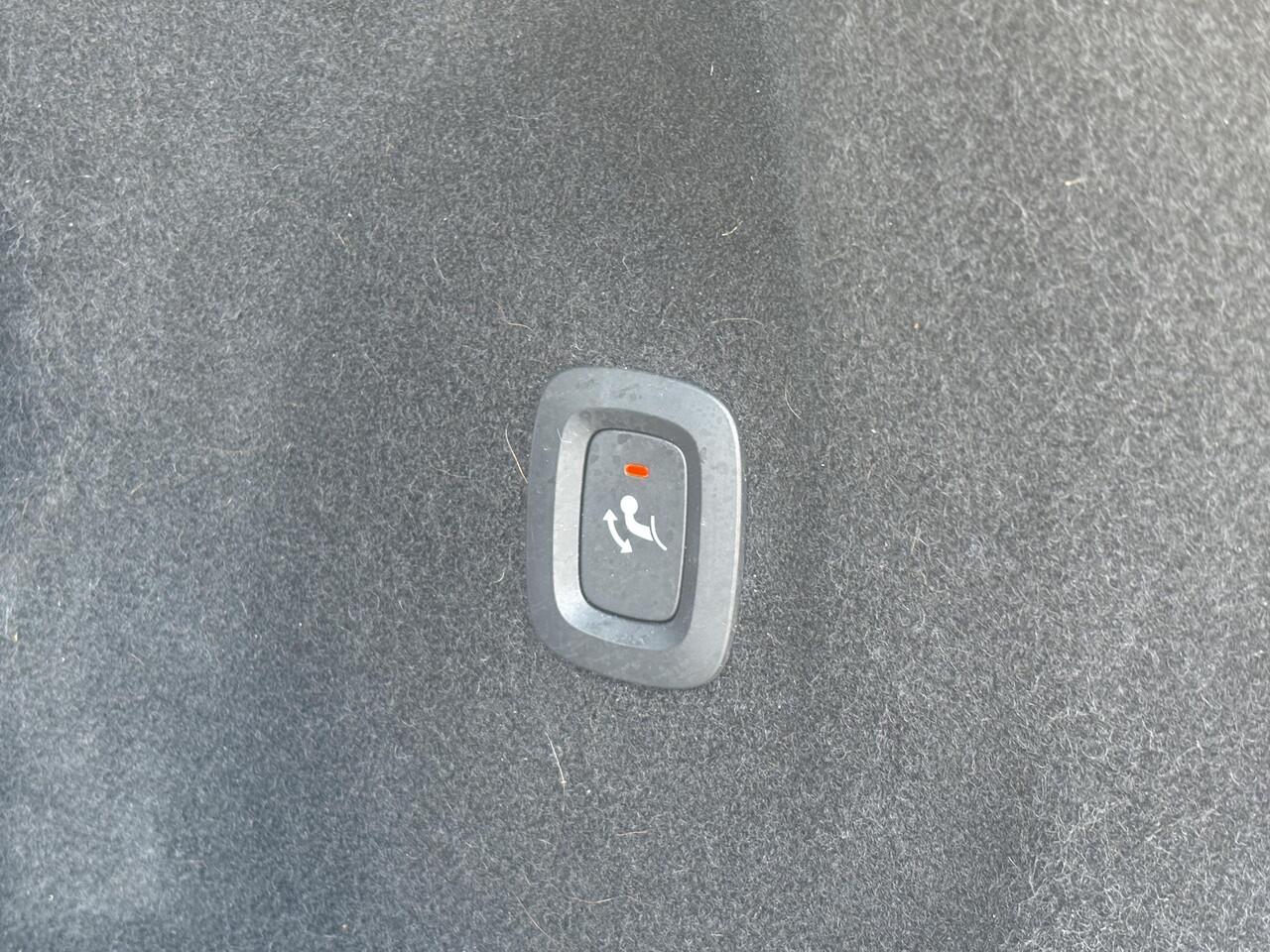 Volvo XC60 2.0 T6 Plug-in hybrid AWD R-Design | Wegklapbare Trekhaak | Elektrisch schuif-/kanteldak | ACC | Leder | Stoel- Verwarming & Ventilatie | Memory Seats | 360 Camera