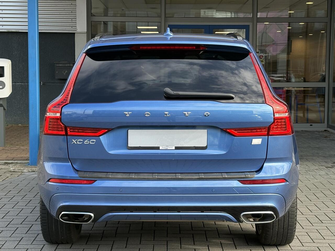 Volvo XC60 2.0 T6 Plug-in hybrid AWD R-Design | Wegklapbare Trekhaak | Elektrisch schuif-/kanteldak | ACC | Leder | Stoel- Verwarming & Ventilatie | Memory Seats | 360 Camera