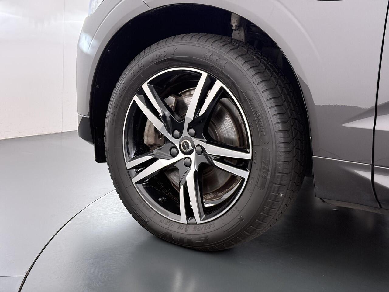 Volvo XC60 2.0 T6 Plug-in hybrid AWD R-Design Dark Trekhaak/Panodak/HarmanKardon etc.