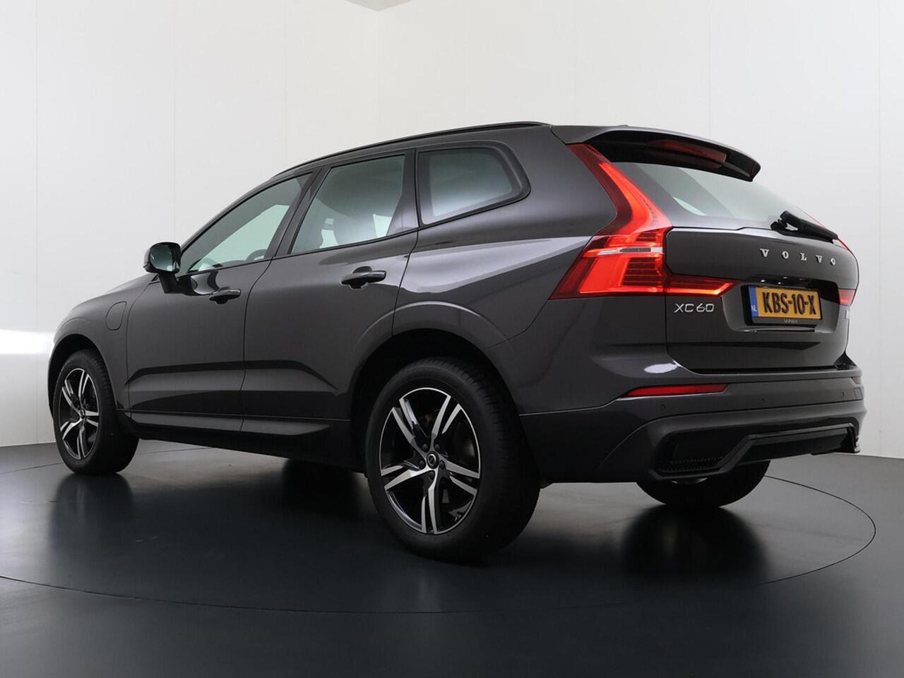 Volvo XC60 2.0 T6 Plug-in hybrid AWD R-Design Dark Trekhaak/Panodak/HarmanKardon etc.