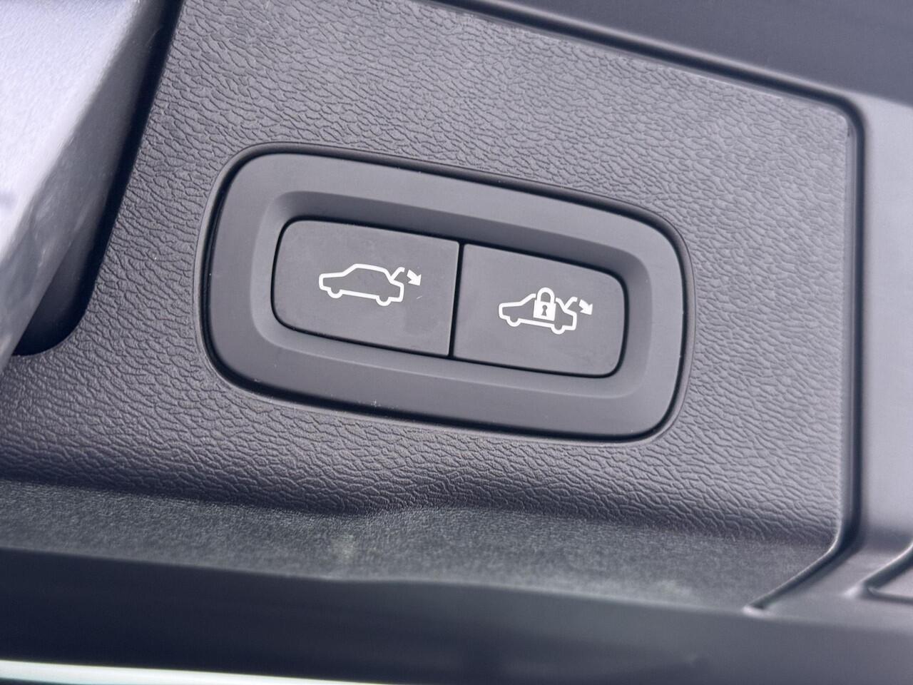 Volvo XC60 2.0 T6 Plug-in hybrid AWD R-Design Dark Trekhaak/Panodak/AdaptiveCruise etc.