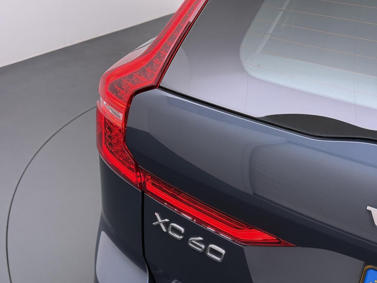 Volvo XC60 2.0 T6 Plug-in hybrid AWD R-Design Dark Trekhaak/Panodak/AdaptiveCruise etc.
