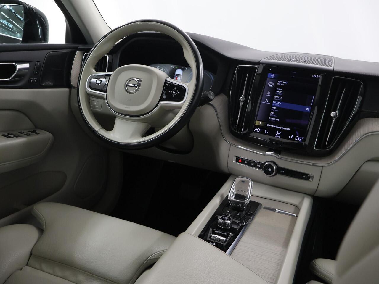 Volvo XC60 2.0 Recharge T6 AWD Inscription | Elektr. Trekhaak | Panoramadak | Luchtvering | Harman / Kardon | 360° Camera | Head-Up |