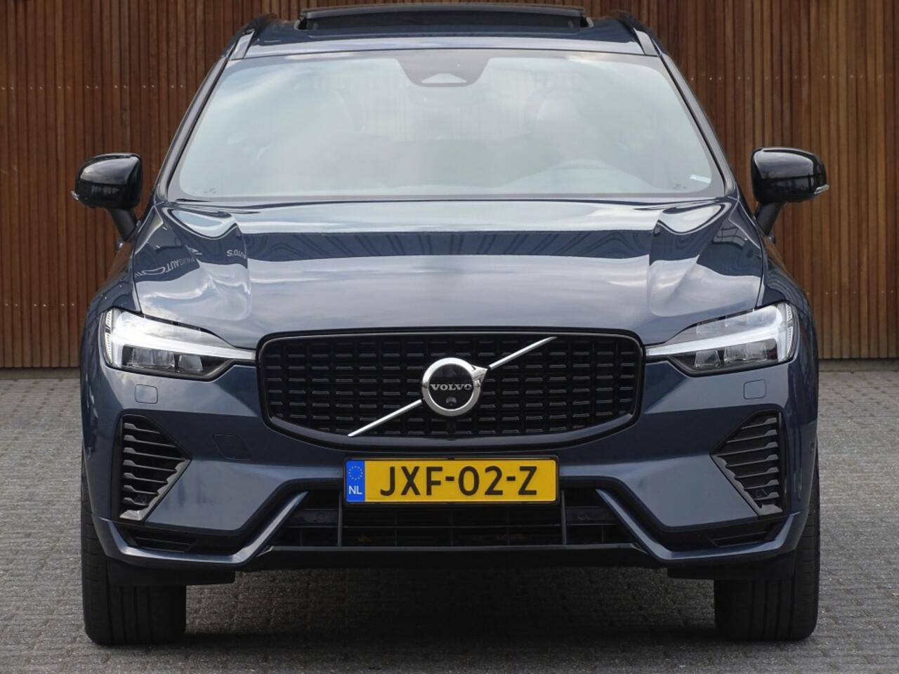 Volvo XC60 T6 Recharge 350PK automaat / R-Design / LED