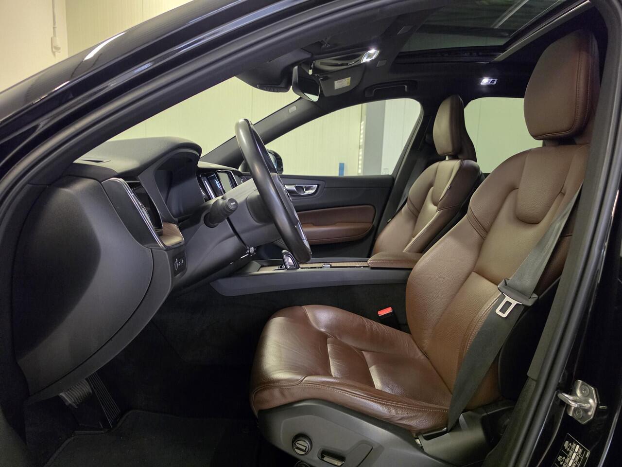 Volvo XC60 2.0 Recharge T6 AWD R-Design | Panoramadak | Leder | Camera |
