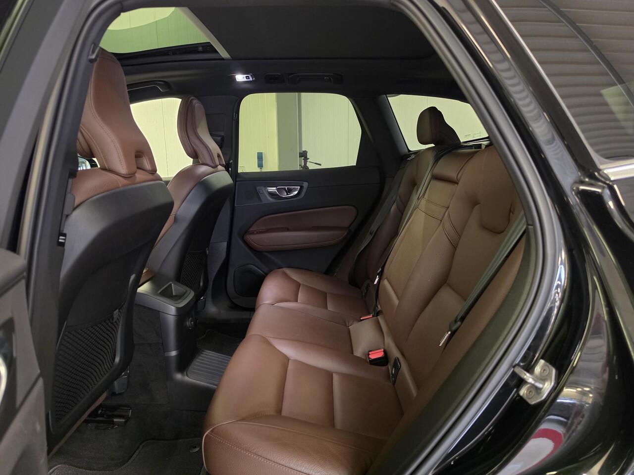 Volvo XC60 2.0 Recharge T6 AWD R-Design | Panoramadak | Leder | Camera |