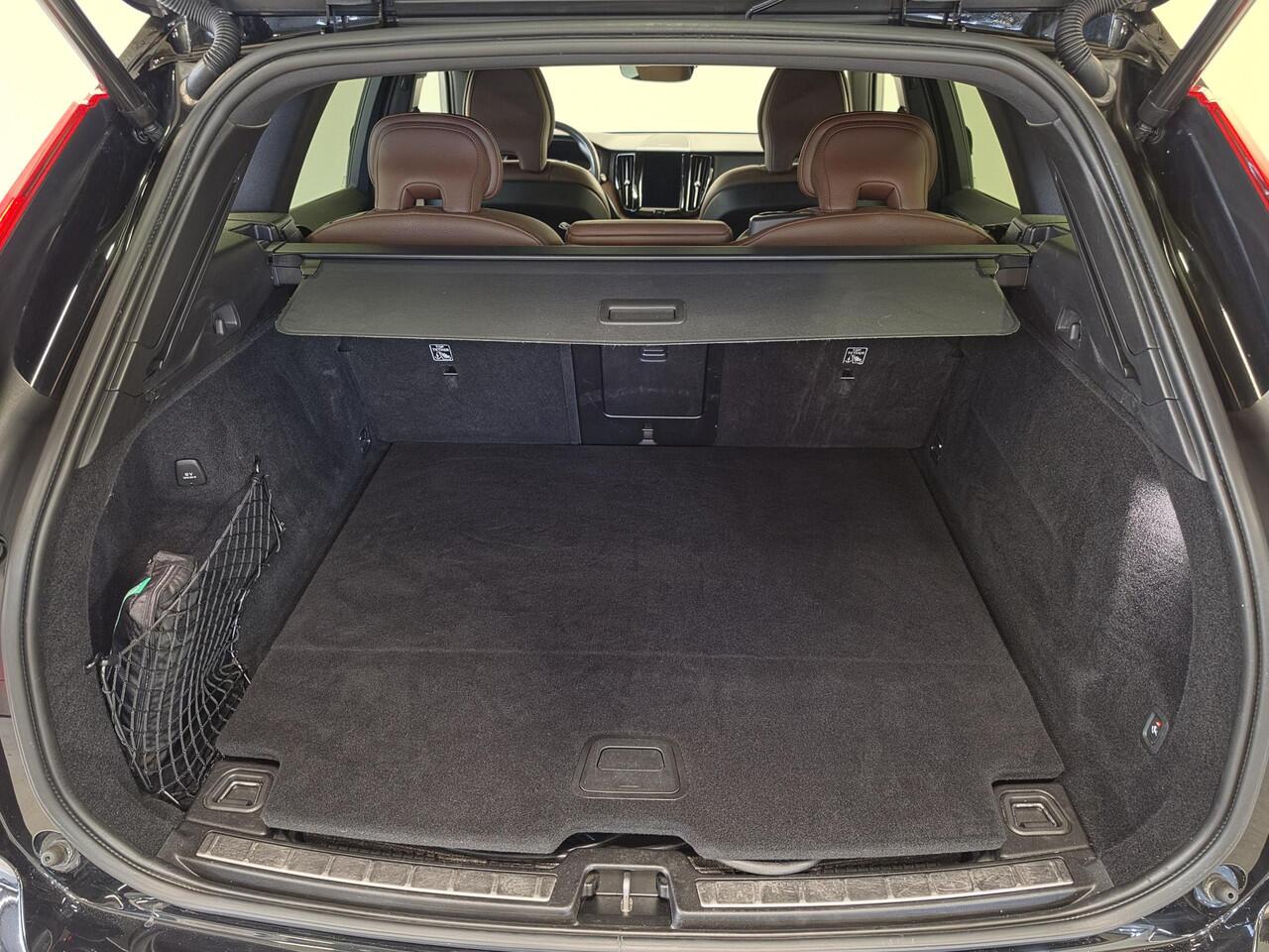 Volvo XC60 2.0 Recharge T6 AWD R-Design | Panoramadak | Leder | Camera |