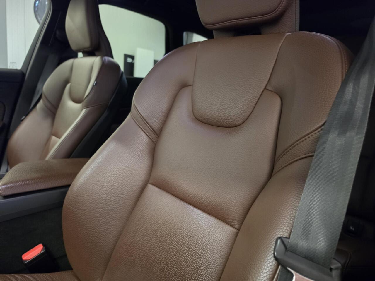 Volvo XC60 2.0 Recharge T6 AWD R-Design | Panoramadak | Leder | Camera |