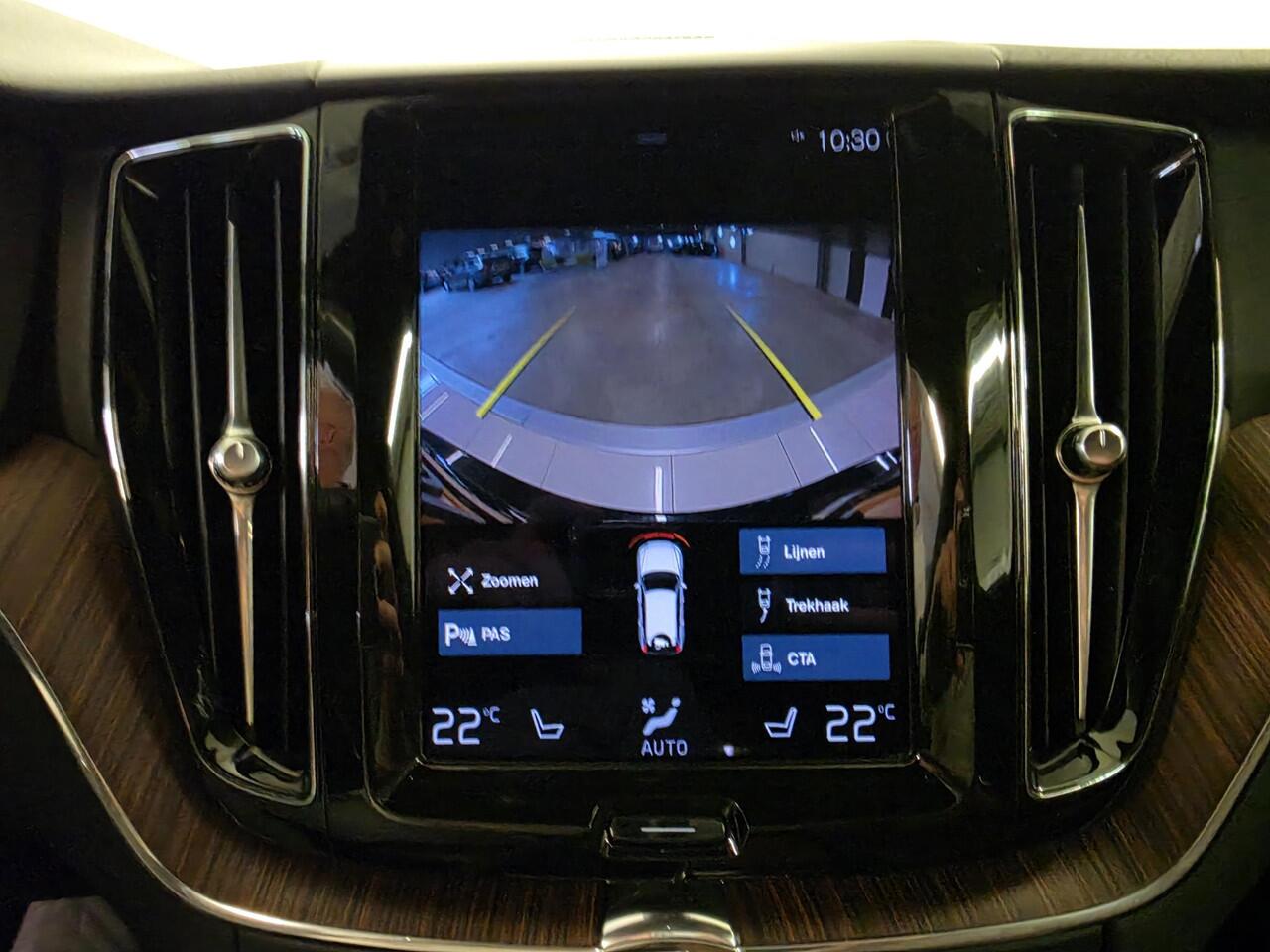 Volvo XC60 2.0 Recharge T6 AWD R-Design | Panoramadak | Leder | Camera |