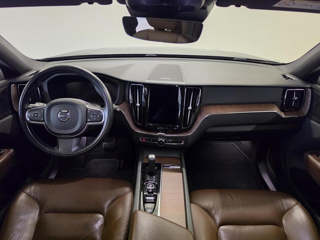 Volvo XC60 2.0 Recharge T6 AWD R-Design | Panoramadak | Leder | Camera |