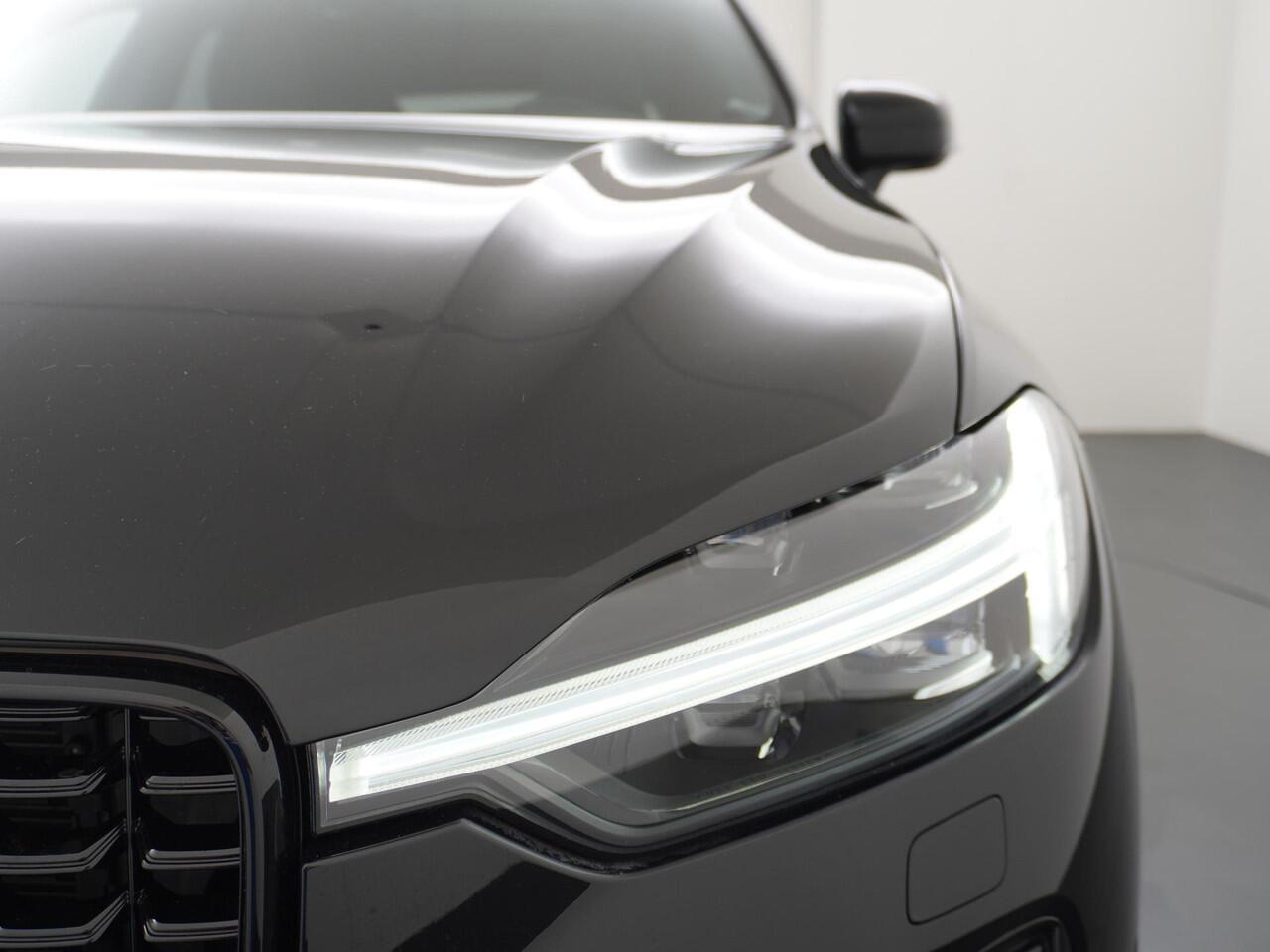 Volvo XC60 2.0 T6 Plug-in hybrid AWD Ultimate Dark LongRange/Panodak/21Inch/360/Trekhaak etc.