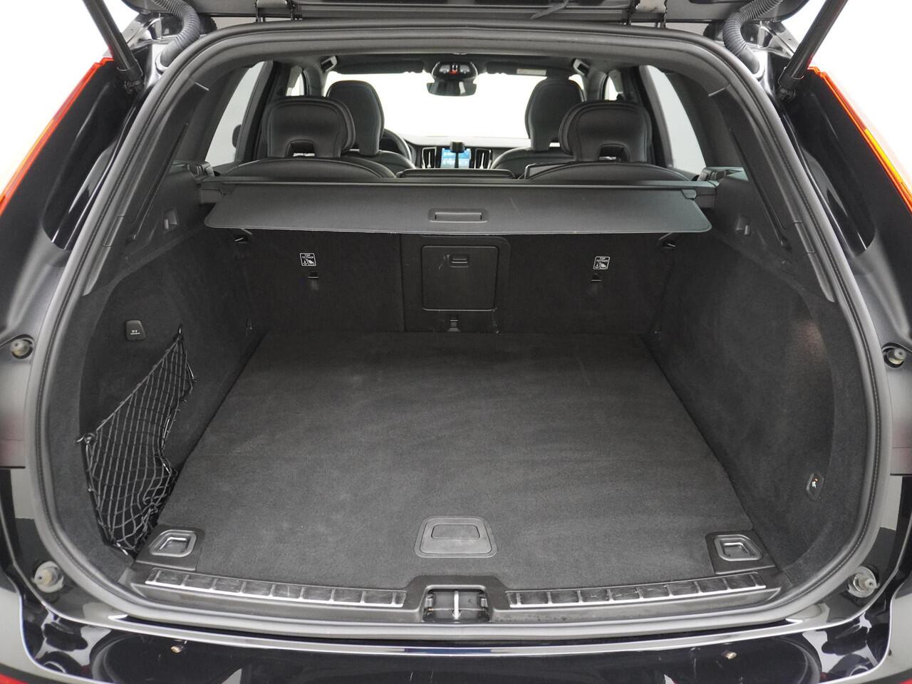 Volvo XC60 2.0 T6 Plug-in hybrid AWD Ultimate Dark LongRange/Panodak/21Inch/360/Trekhaak etc.