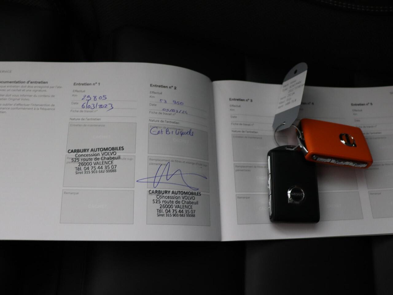 Volvo XC60 2.0 Recharge T6 AWD R-Design SilverDawn met Glossy Black pakket!