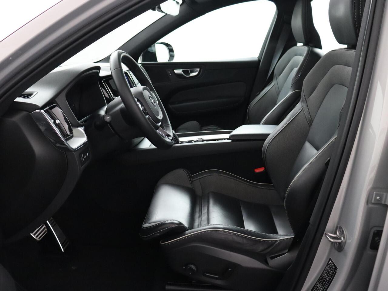 Volvo XC60 2.0 Recharge T6 AWD R-Design SilverDawn met Glossy Black pakket!