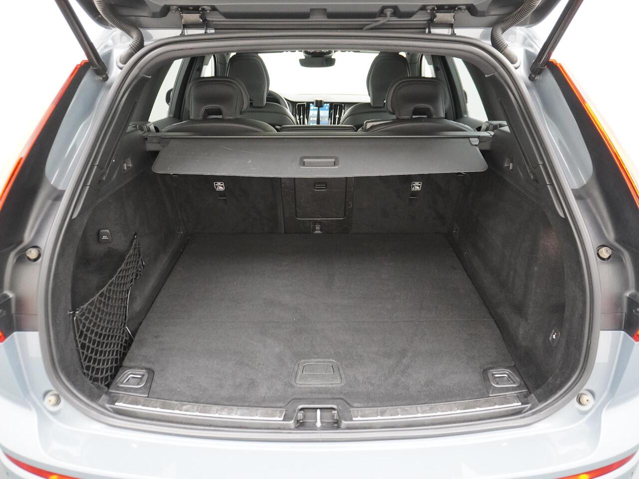 Volvo XC60 2.0 T6 Plug-in hybrid AWD Plus Dark LongRange/Trekhaak/21inch/AdaptiveCruise etc