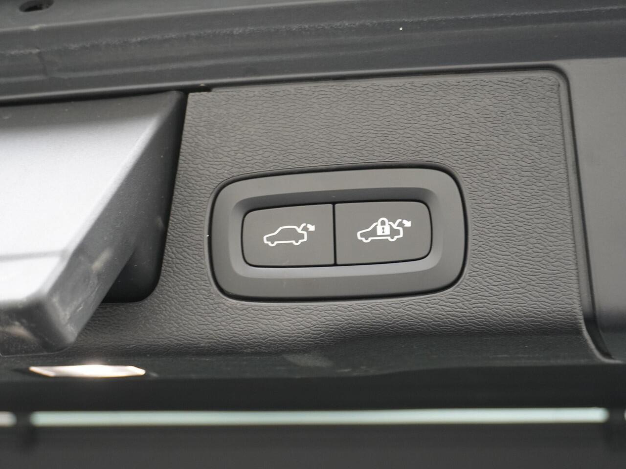 Volvo XC60 2.0 T6 Plug-in hybrid AWD Plus Dark LongRange/Trekhaak/21inch/AdaptiveCruise etc