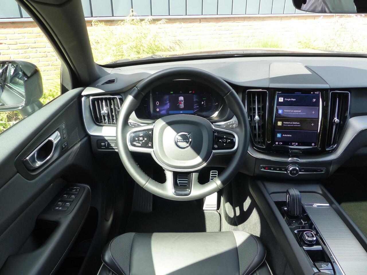 Volvo XC60 T6 Plug-in hybrid AWD Plus Dark |Long Range| Trekhaak| Sportstoelen|