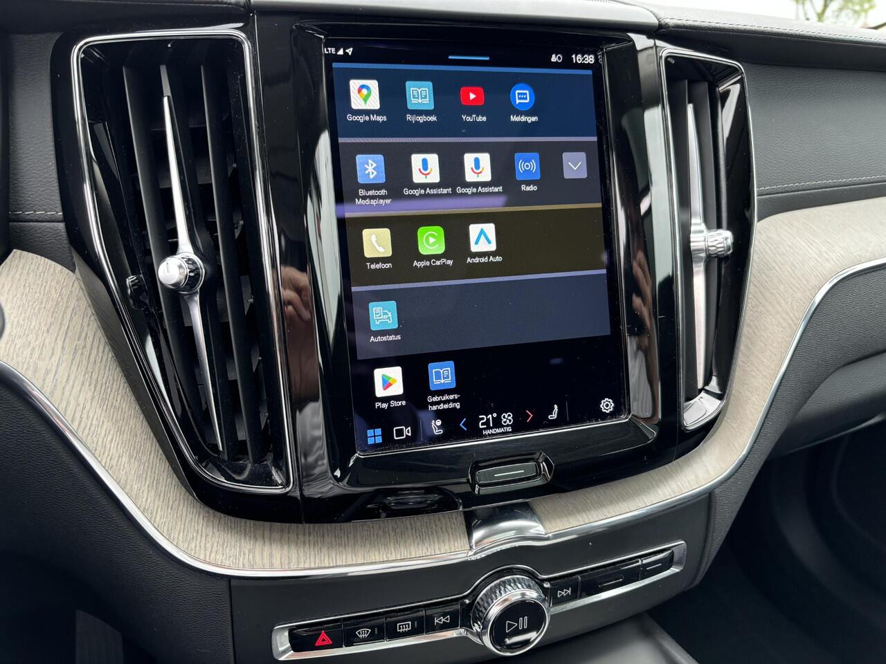 Volvo XC60 2.0 T6 Long Range Plug-in hybrid AWD Inscription | Memorystoelen | Schuif-/kanteldak| Park Camera | Keyless Entry