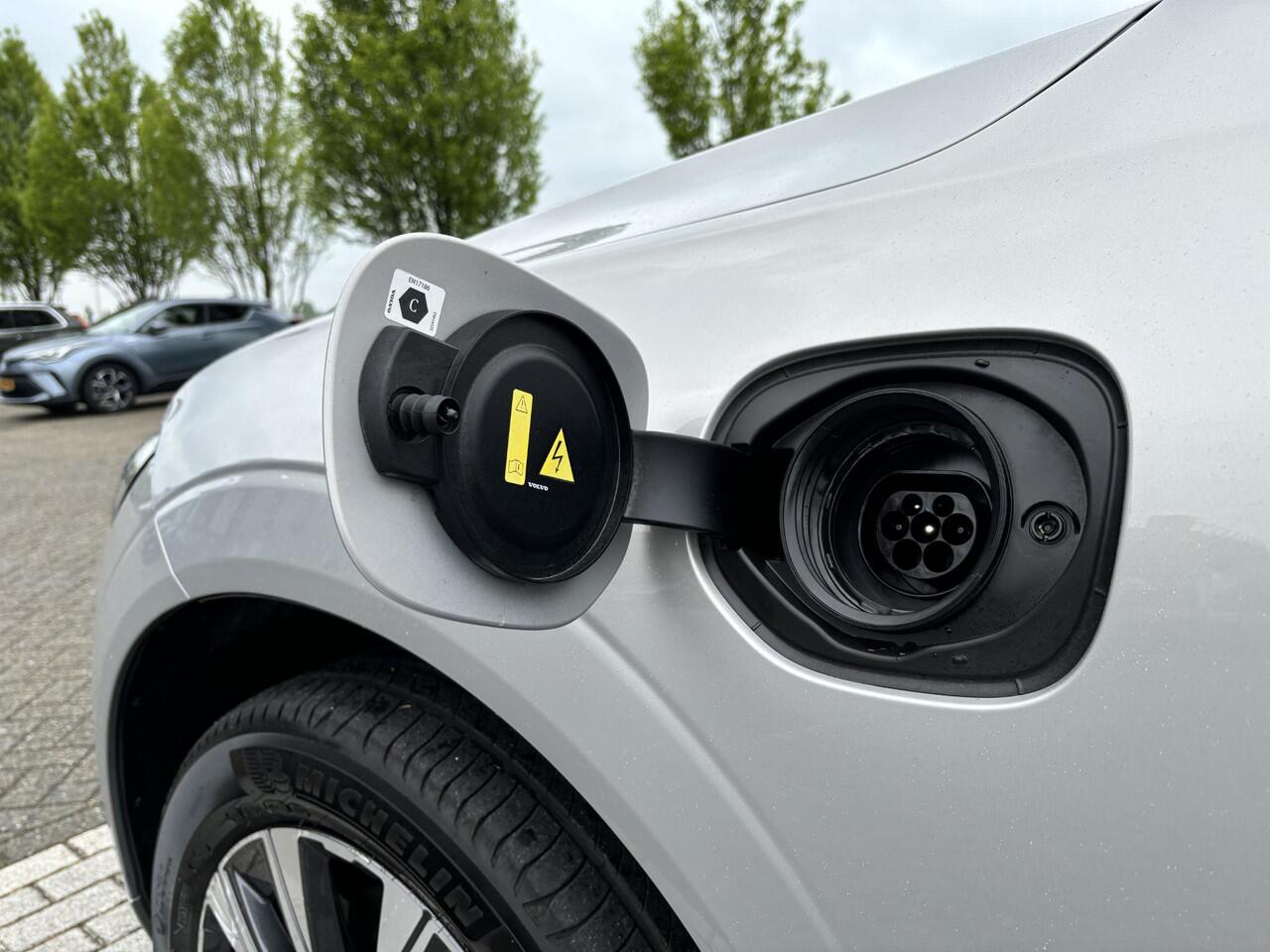 Volvo XC60 2.0 T6 Long Range Plug-in hybrid AWD Inscription | Memorystoelen | Schuif-/kanteldak| Park Camera | Keyless Entry