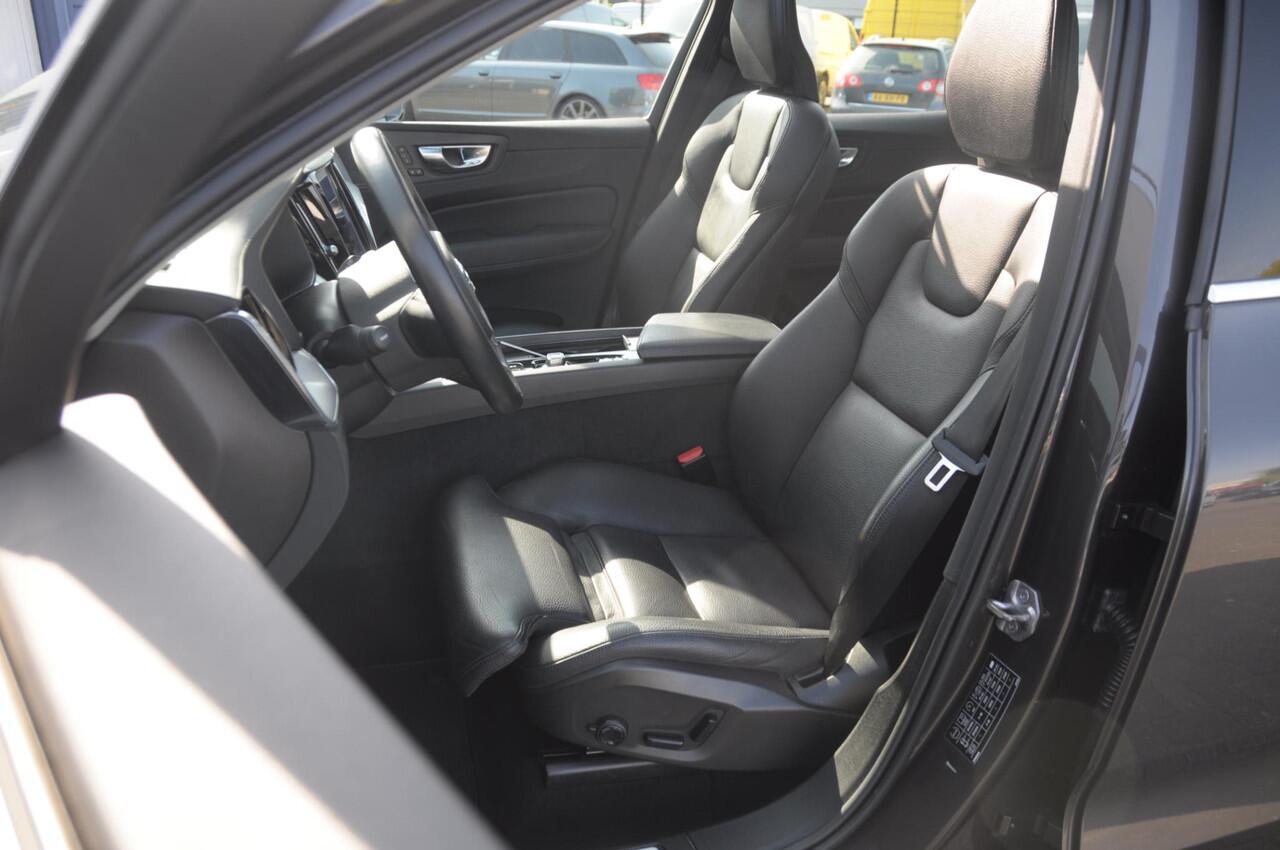 Volvo XC60 T8 390PK Automaat AWD Ultra Bright / Head-up display / Trekhaak/ Harman Kardon audio / Panoramadak / BLIS / Elektrisch bedienbare voorstoelen / Memory seats / Verwarmbare stoelen / Keyless entry /