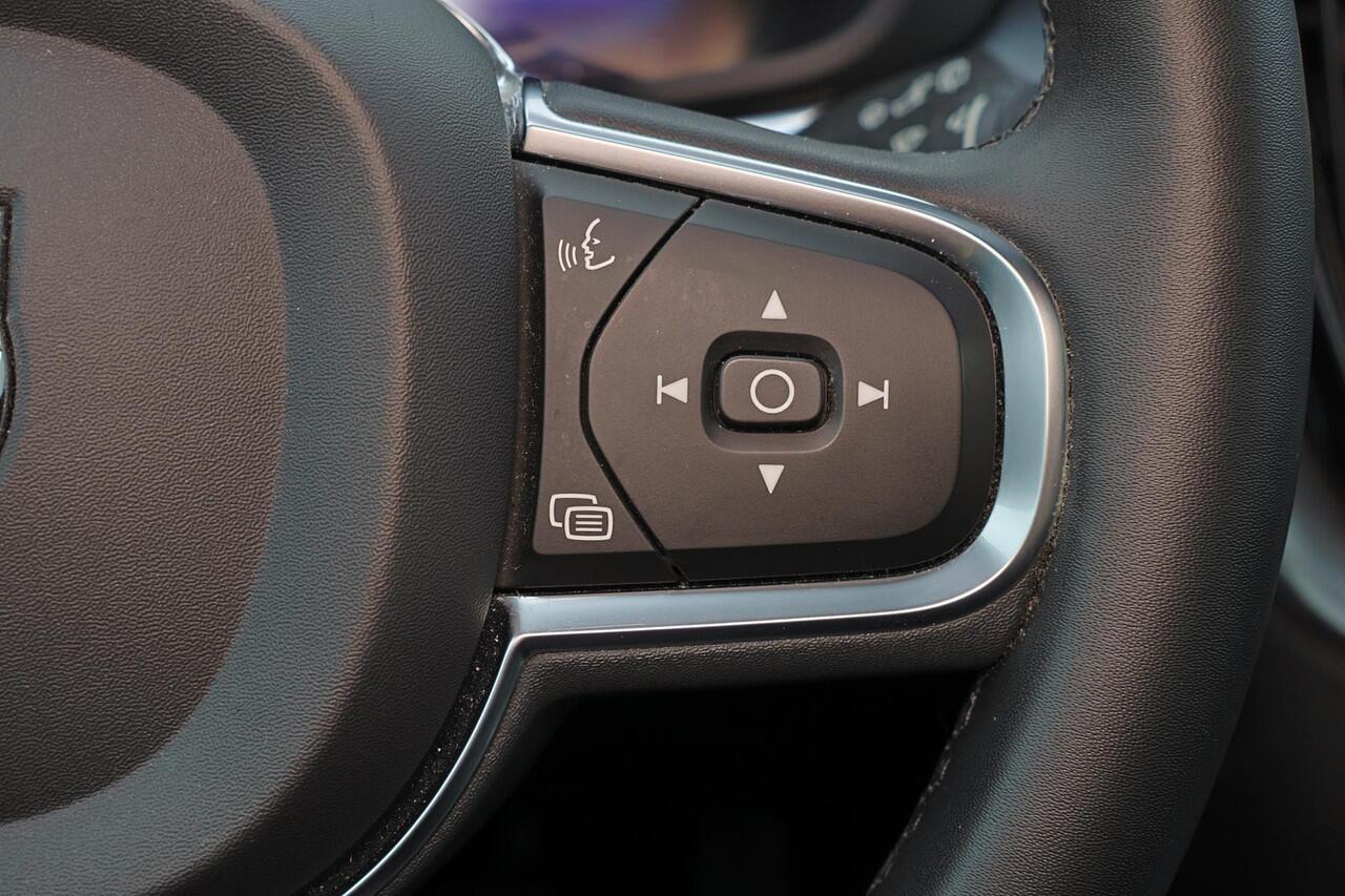 Volvo XC60 T6 Recharge AWD Core Bright - LONG RANGE - Panorama/schuifdak - IntelliSafe Assist & Surround - Adaptieve LED koplampen - Parkeercamera achter - Verwarmde voorstoelen, stuur & achterbank - Draadloze tel. lader - Standkachel - Extra getint glas - 18' LMV