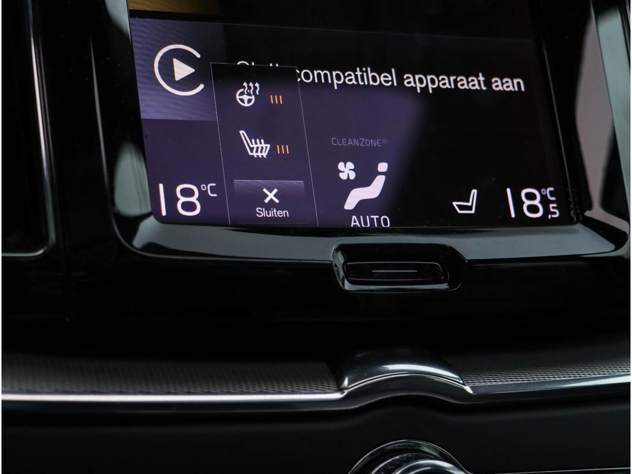 Volvo XC60 T6 Recharge AWD R-Design Leder Pano BLIS Harman Kardon