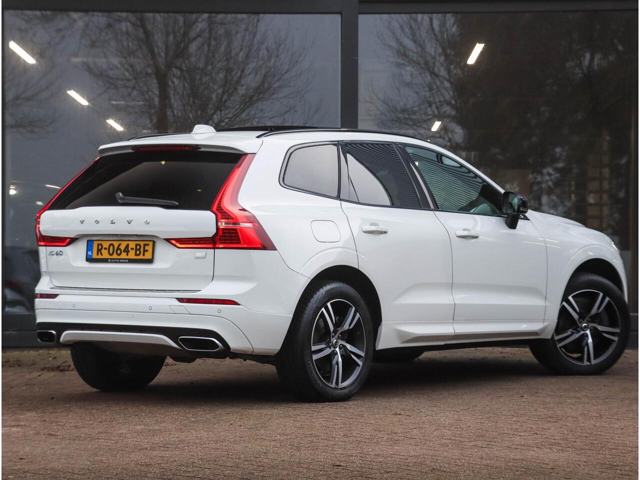 Volvo XC60 T6 Recharge AWD R-Design Leder Pano BLIS Harman Kardon