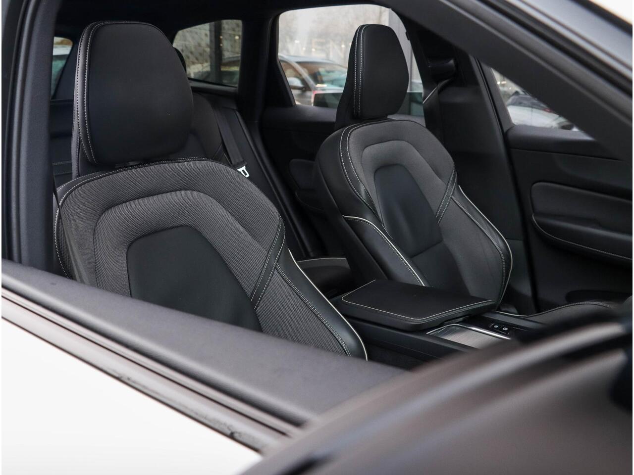 Volvo XC60 T6 Recharge AWD R-Design Leder Pano BLIS Harman Kardon