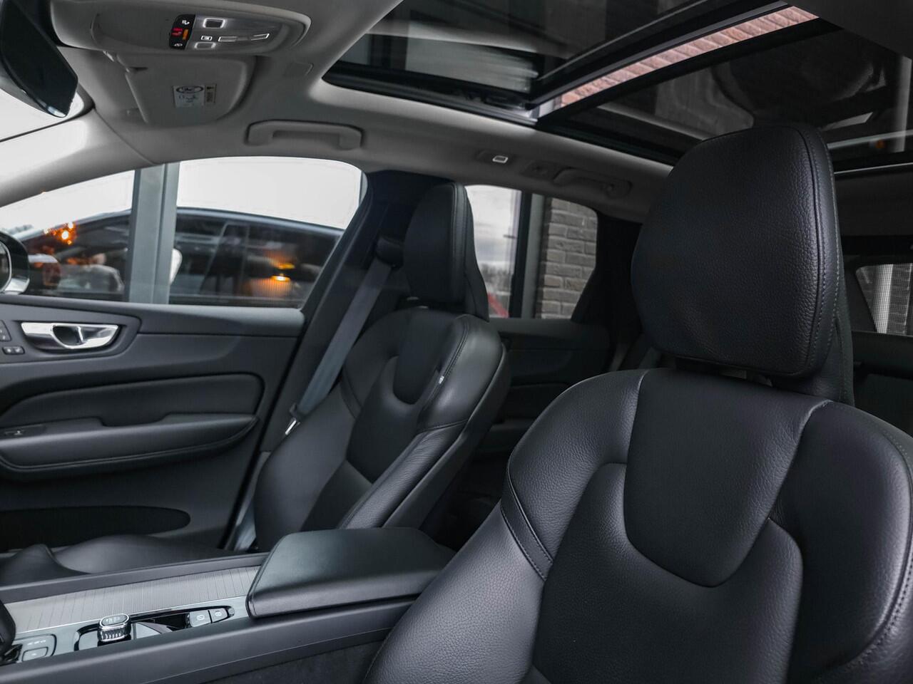 Volvo XC60 2.0 T6 LONG RANGE AWD Plus Dark | Pano | All Black | BLIS | H&K | Leer | 2x Memory |