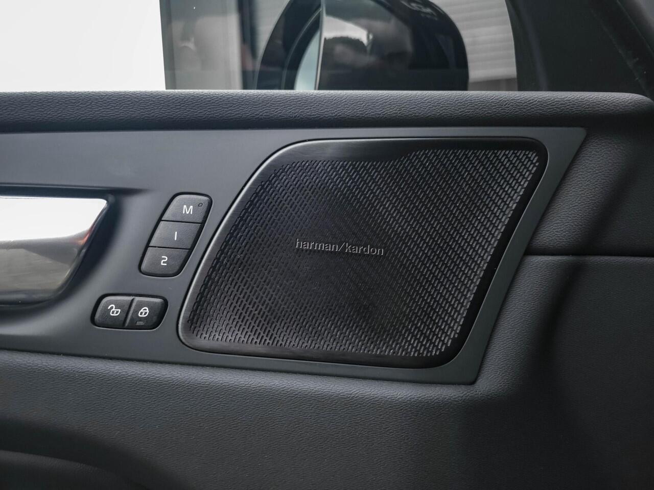 Volvo XC60 2.0 T6 LONG RANGE AWD Plus Dark | Pano | All Black | BLIS | H&K | Leer | 2x Memory |