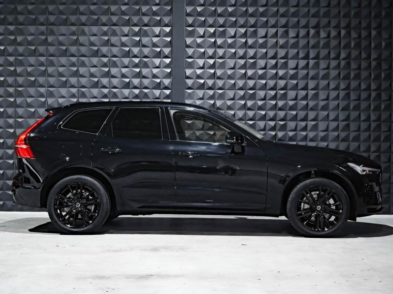 Volvo XC60 2.0 T6 LONG RANGE AWD Plus Dark | Pano | All Black | BLIS | H&K | Leer | 2x Memory |