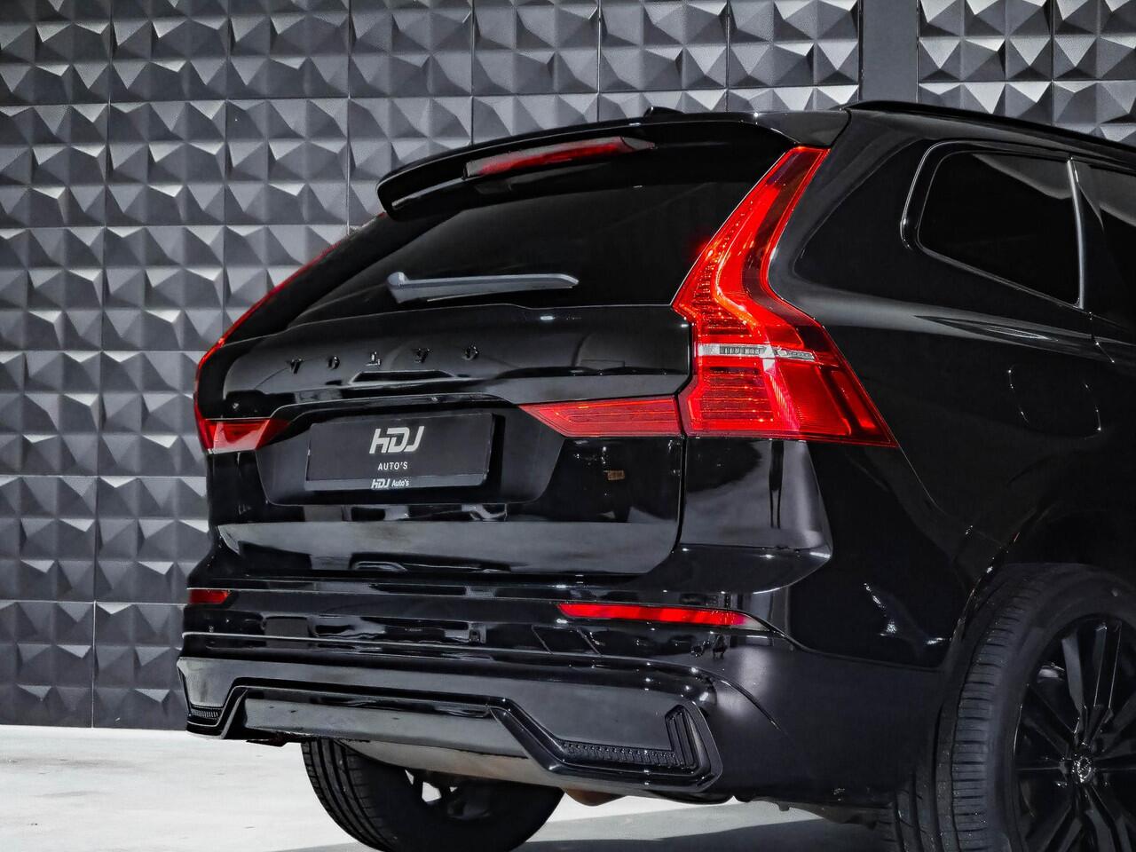 Volvo XC60 2.0 T6 LONG RANGE AWD Plus Dark | Pano | All Black | BLIS | H&K | Leer | 2x Memory |