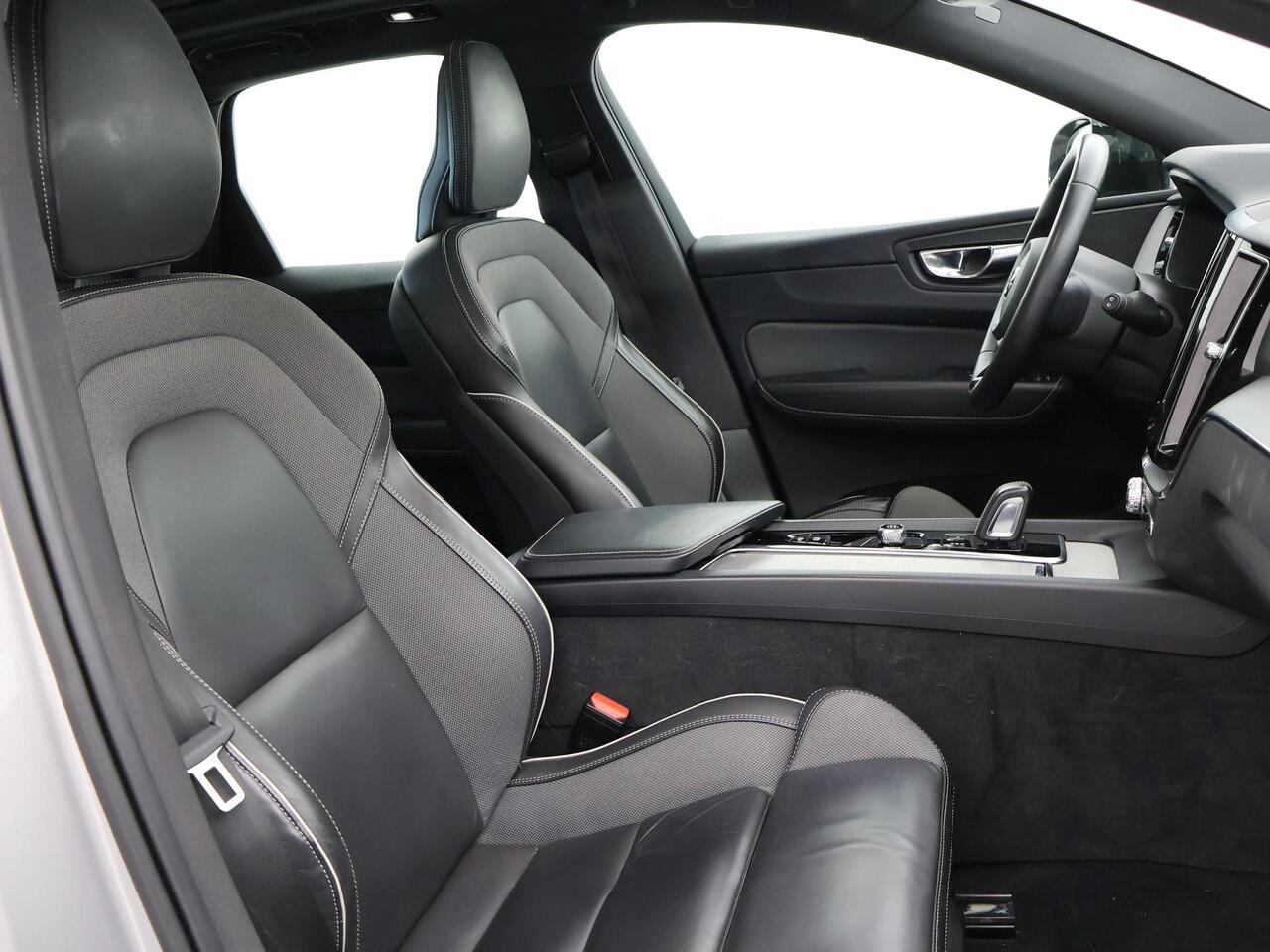 Volvo XC60 2.0 T6 PHEV 340 PK R-DESIGN + PANORAMA | STUUR/STOELVERW. | ADAPTIVE CRUISE