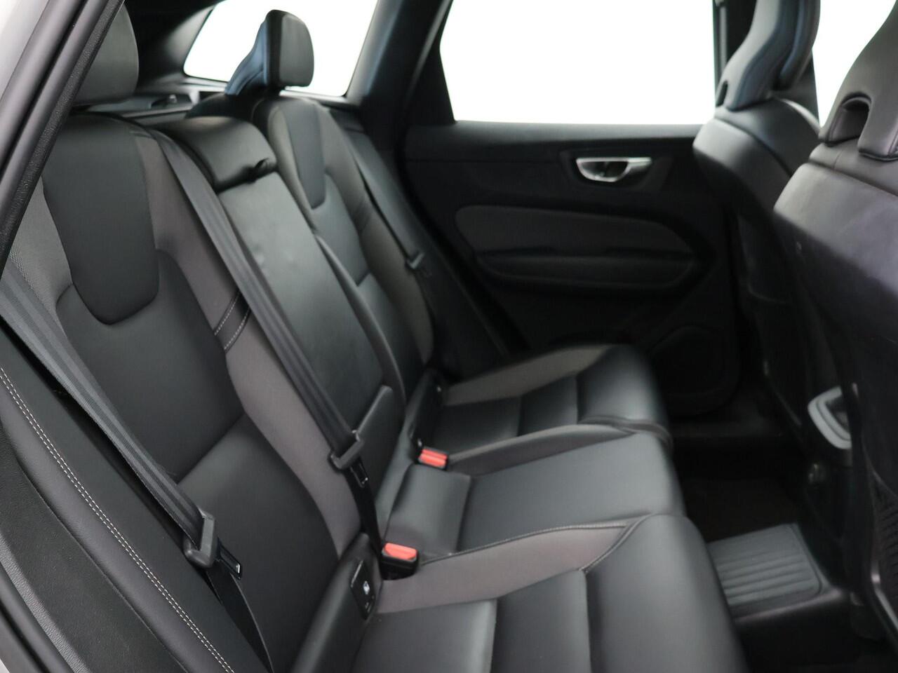 Volvo XC60 2.0 T6 PHEV 340 PK R-DESIGN + PANORAMA | STUUR/STOELVERW. | ADAPTIVE CRUISE