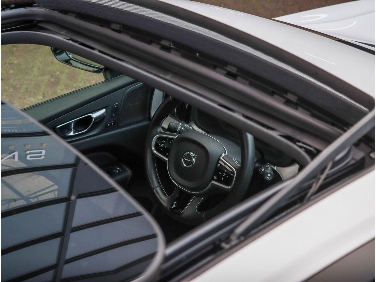 Volvo XC60 T6 Recharge AWD R-Design Leder Pano BLIS Harman Kardon