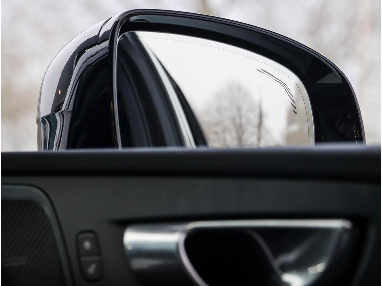 Volvo XC60 T6 Recharge AWD R-Design Leder Pano BLIS Harman Kardon