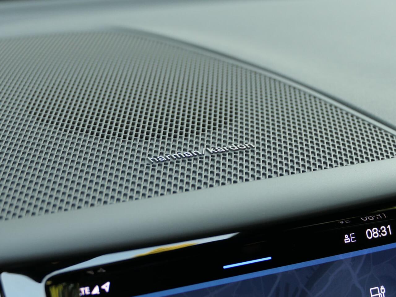 Volvo XC60 2.0 T8 Plug-in hybrid AWD Plus Dark 12 MND garantie / Panoramada