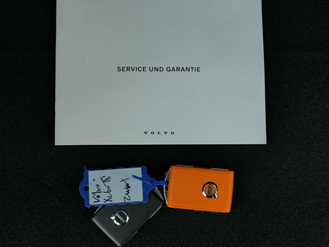 Volvo XC60 2.0 T8 Plug-in hybrid AWD Plus Dark 12 MND garantie / Panoramada