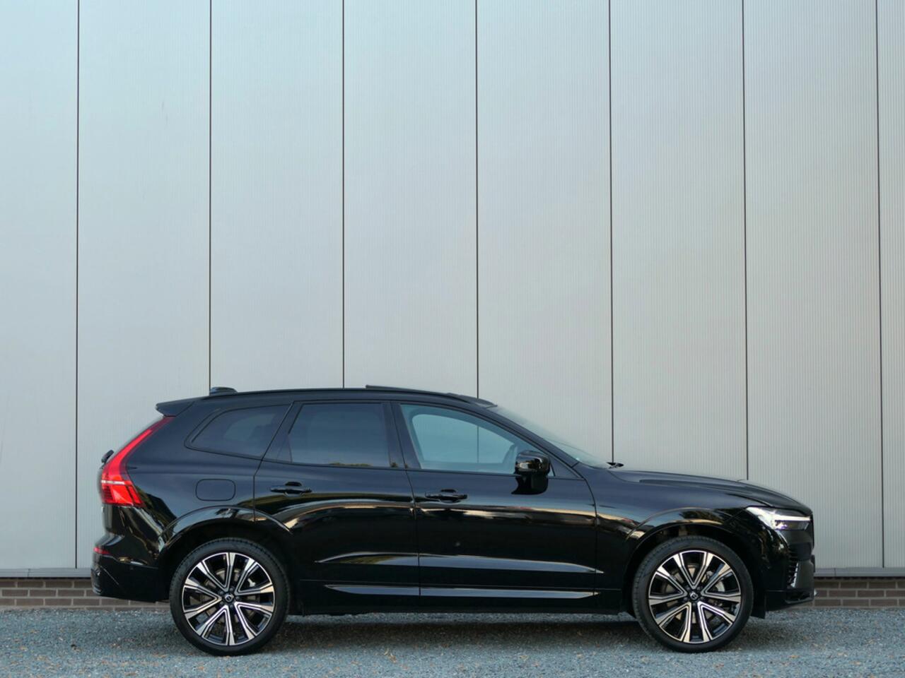 Volvo XC60 2.0 T8 Plug-in hybrid AWD Plus Dark 12 MND garantie / Panoramada