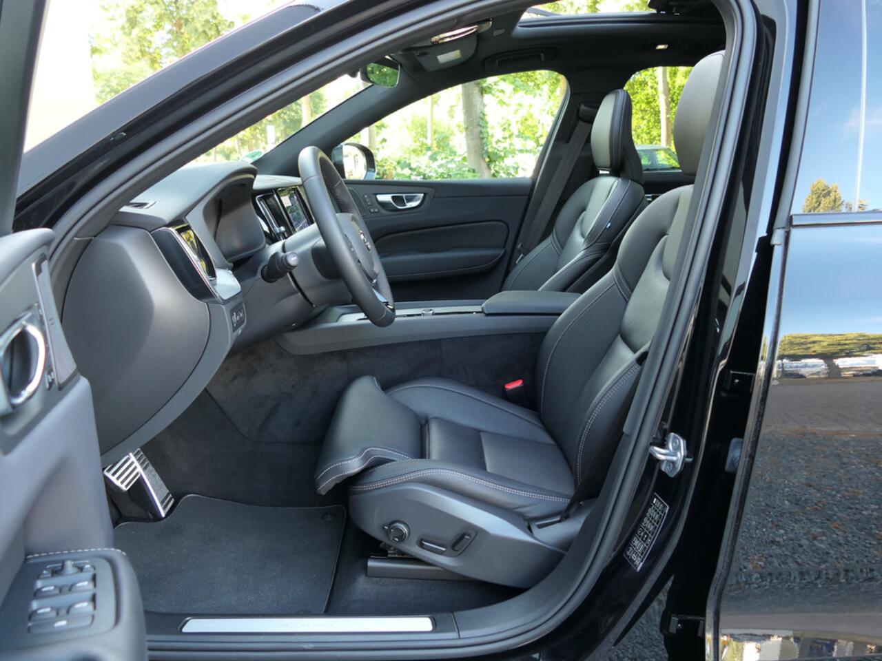 Volvo XC60 2.0 T8 Plug-in hybrid AWD Plus Dark 12 MND garantie / Panoramada