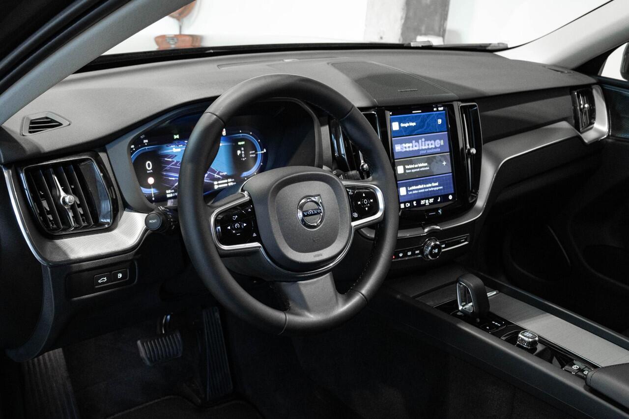 Volvo XC60 T8 Plug-in hybrid AWD Plus Bright | 1ste Eigenaar | Adaptive Cruise Control | Semi-Electrische wegklapbare trekhaak | 360° Parkeercamera | BLIS | Harman Kardon Premium Audio | Parkeerverwarming | Dealeronderhouden