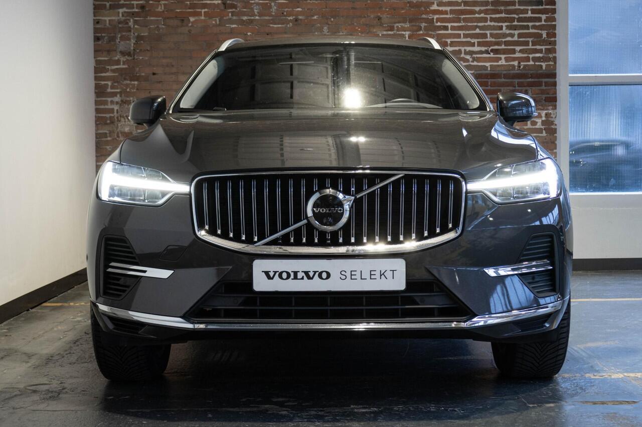 Volvo XC60 T8 Plug-in hybrid AWD Plus Bright | 1ste Eigenaar | Adaptive Cruise Control | Semi-Electrische wegklapbare trekhaak | 360° Parkeercamera | BLIS | Harman Kardon Premium Audio | Parkeerverwarming | Dealeronderhouden