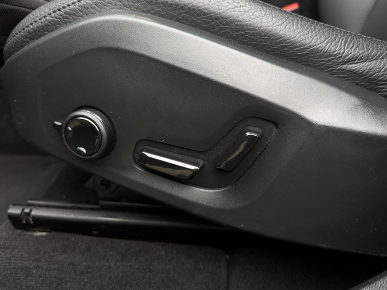 Volvo XC60 2.0 T6 AWD Core Bright 390PK | Long Range Recharge | Panoramadak