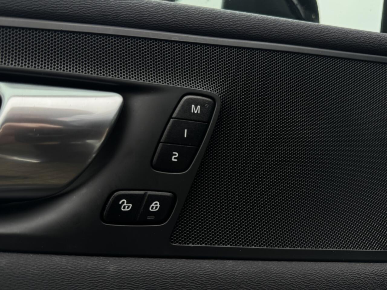 Volvo XC60 2.0 T6 AWD Core Bright 390PK | Long Range Recharge | Panoramadak