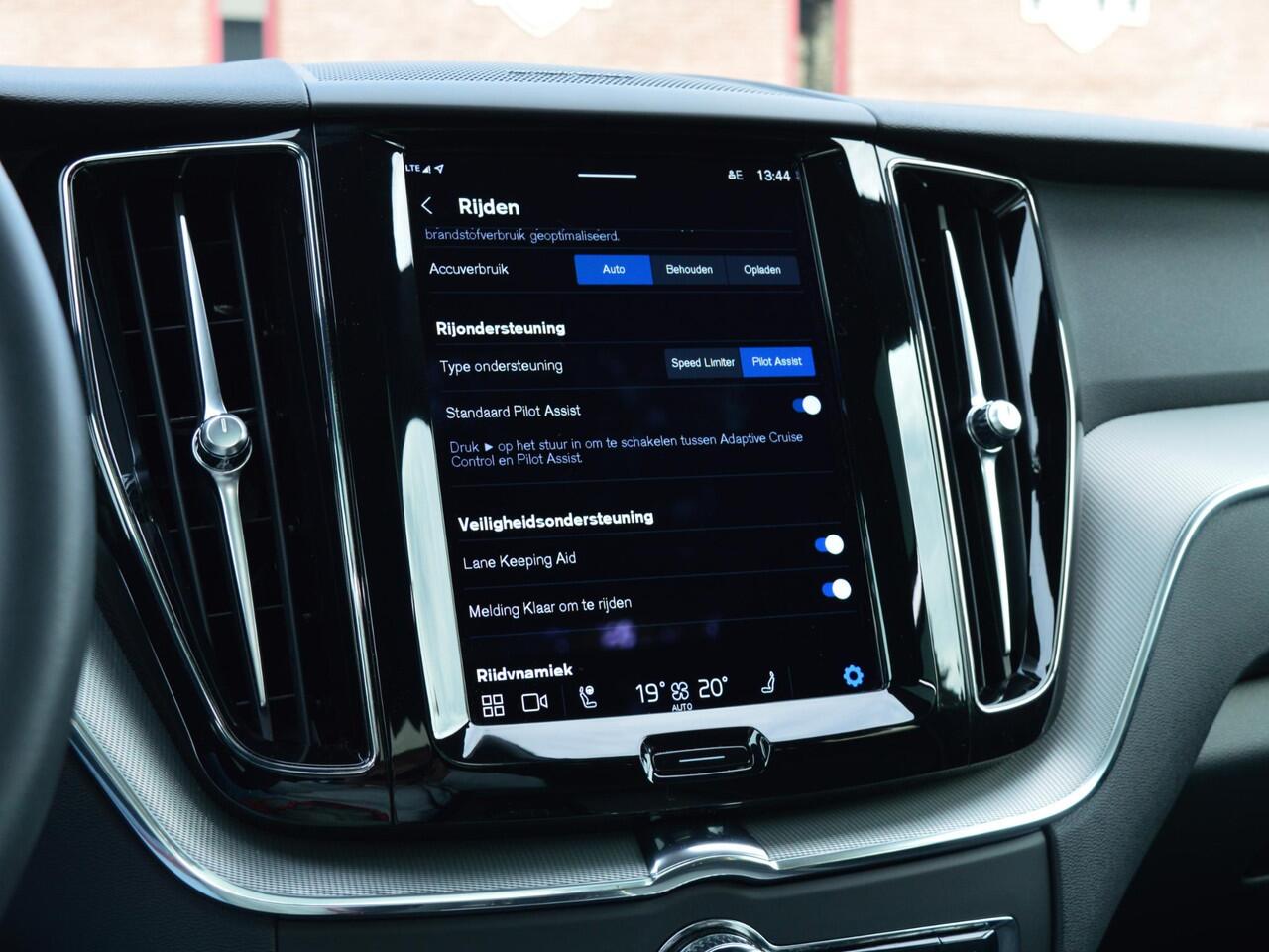 Volvo XC60 2.0 T6 Plug-in hybrid AWD R-Design