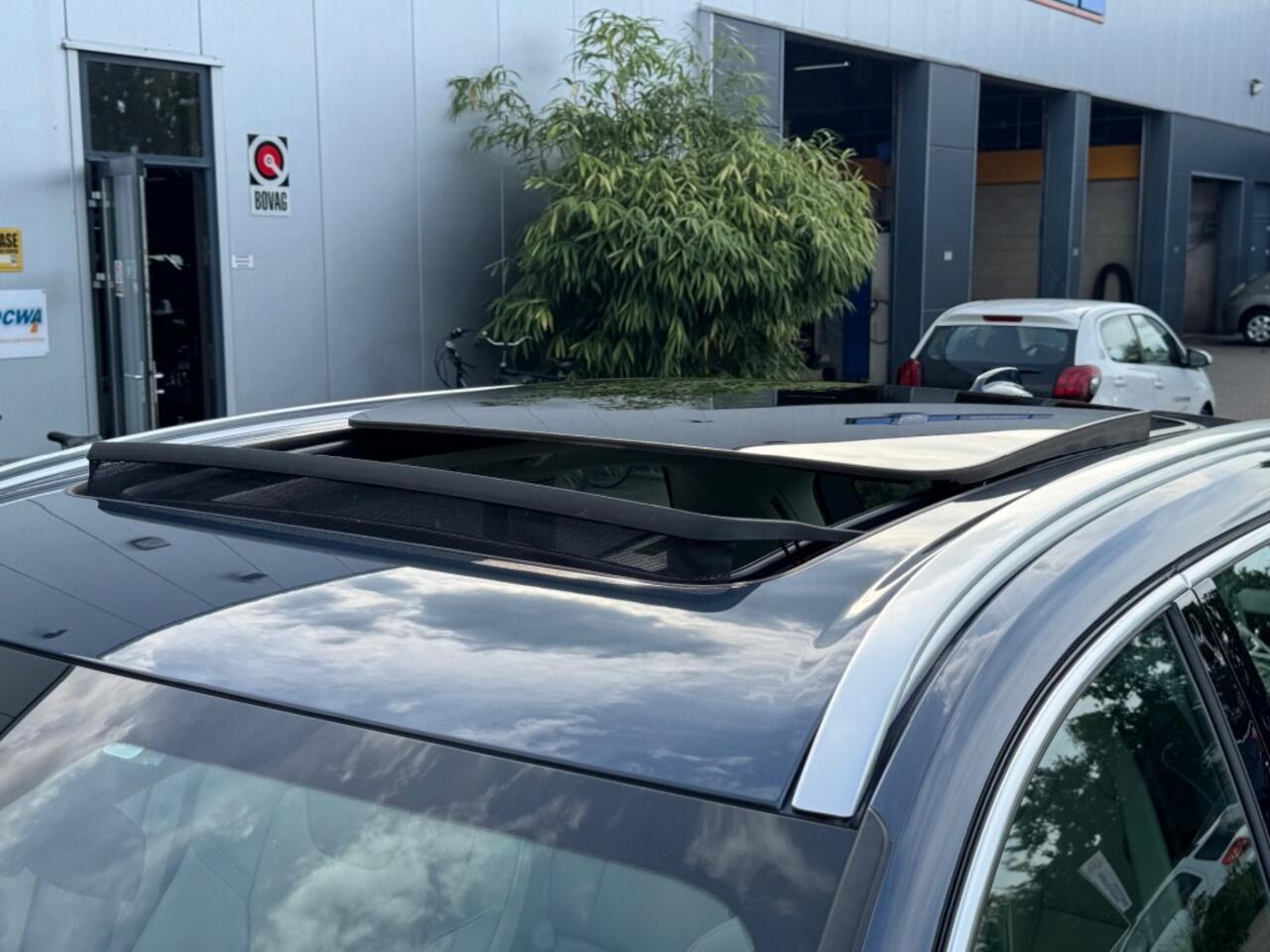 Volvo XC60 2.0 Recharge T6 AWD Inscription - Pan dak - leer - stoel/stuurv