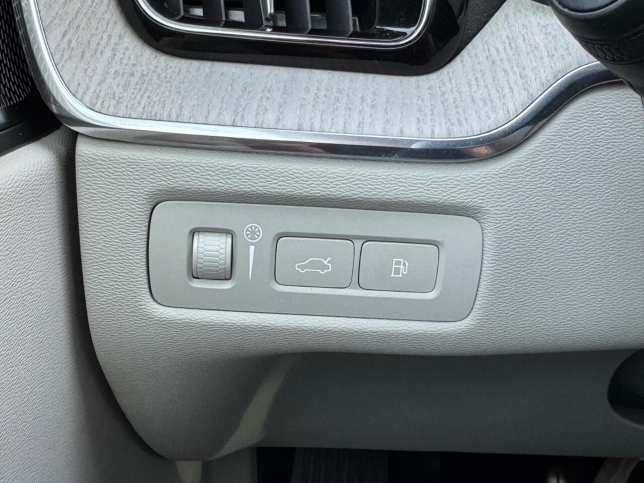 Volvo XC60 2.0 Recharge T6 AWD Inscription - Pan dak - leer - stoel/stuurv